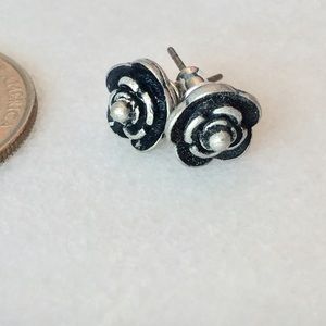🌹Rustic Silver Toned Rose Stud Earrings🌹